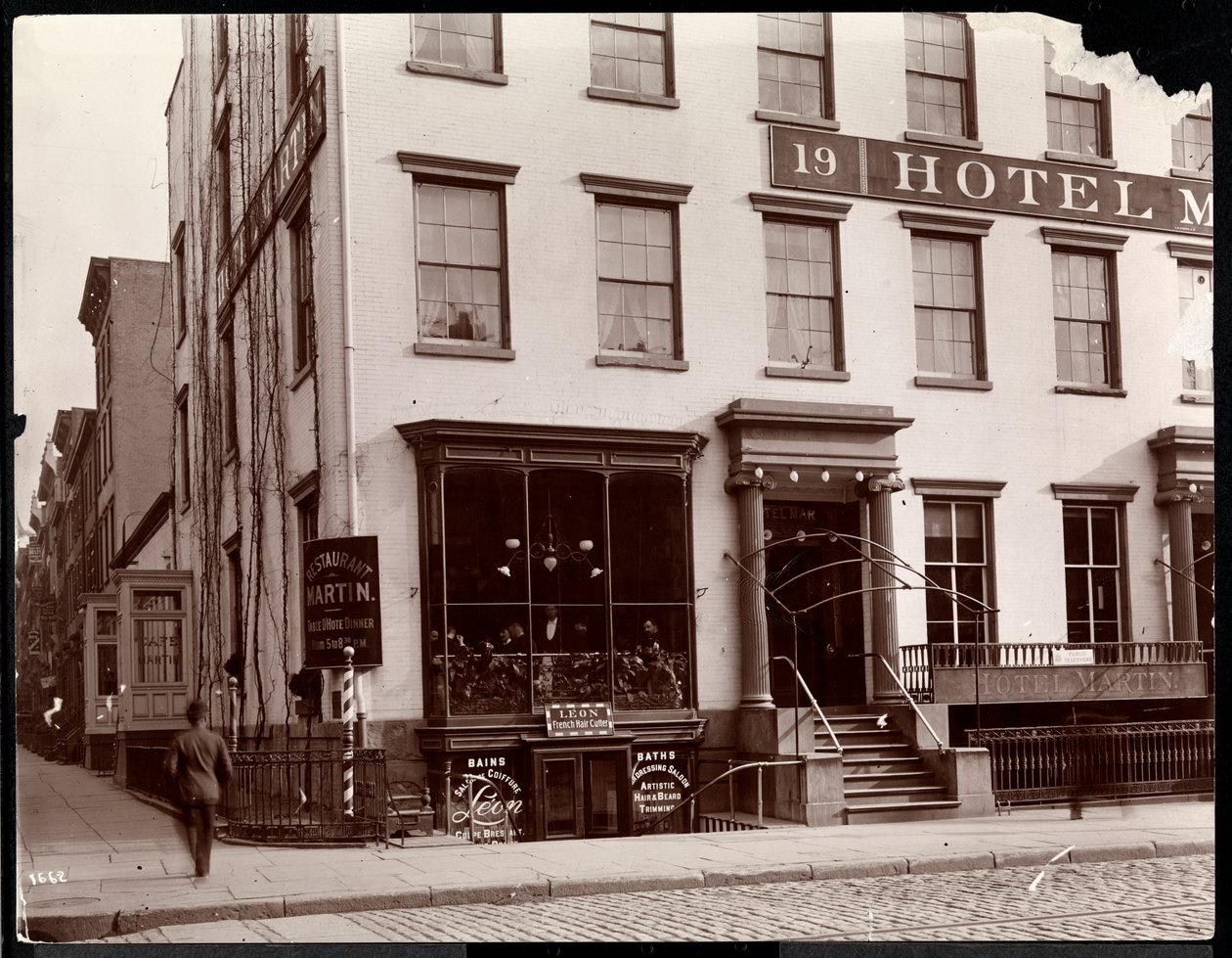 Het Hotel Martin aan 19 Lafayette Place, New York, 1896 door Byron Company