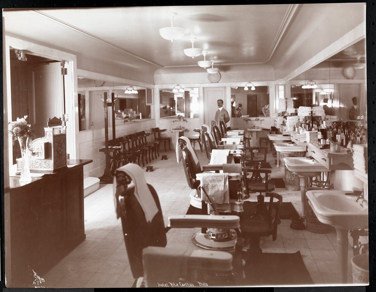De kapperszaak in het Philadelphia Ritz-Carlton Hotel, 1913 door Byron Company