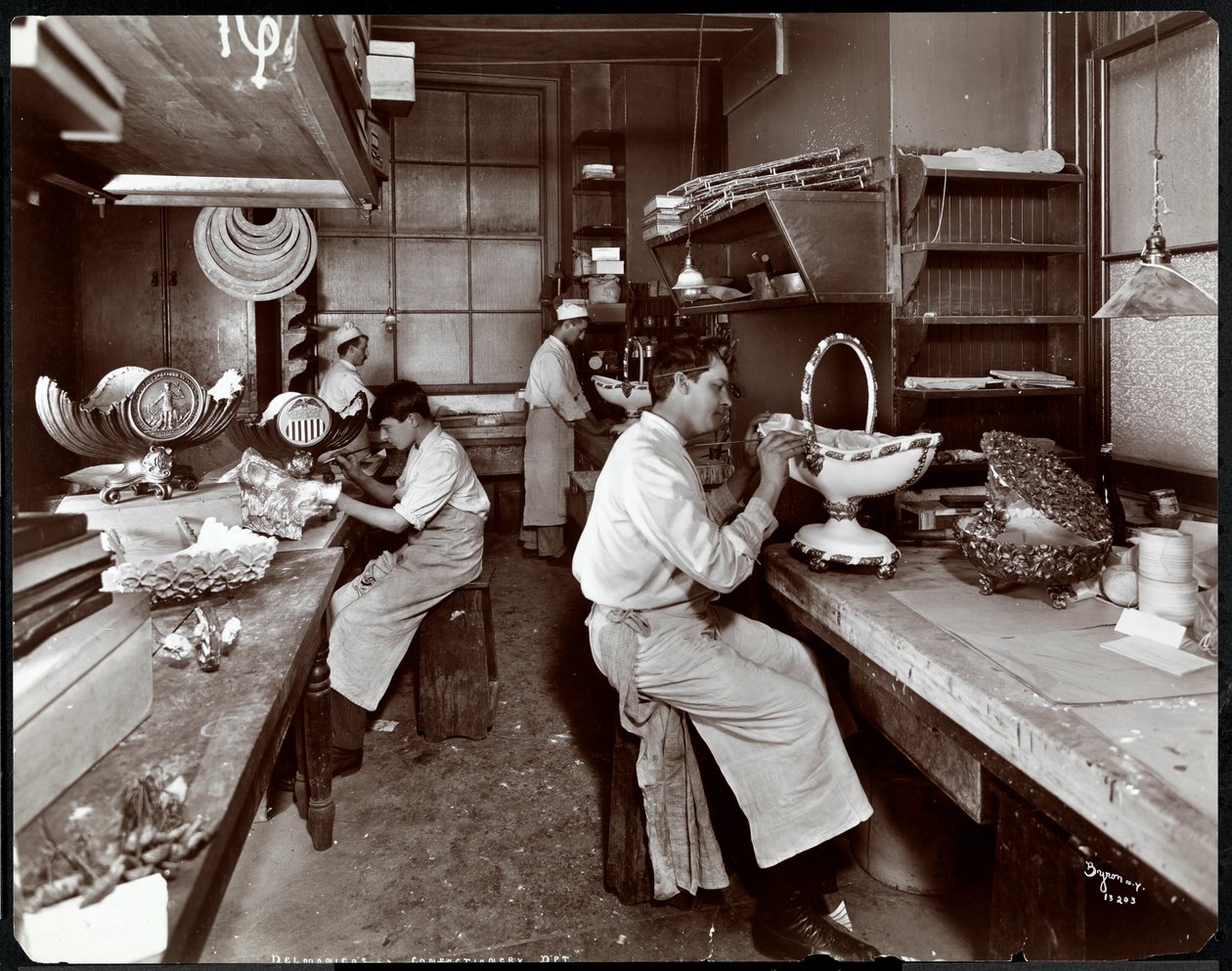 De banketafdeling in Hotel Delmonico, 1902 door Byron Company