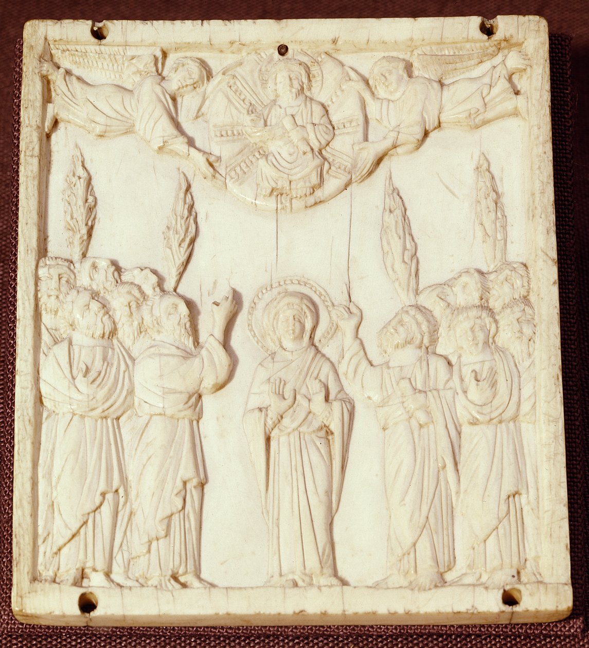 Plaquette die de Hemelvaart uitbeeldt, waarschijnlijk van een boekomslag, begin 11e eeuw door Byzantine