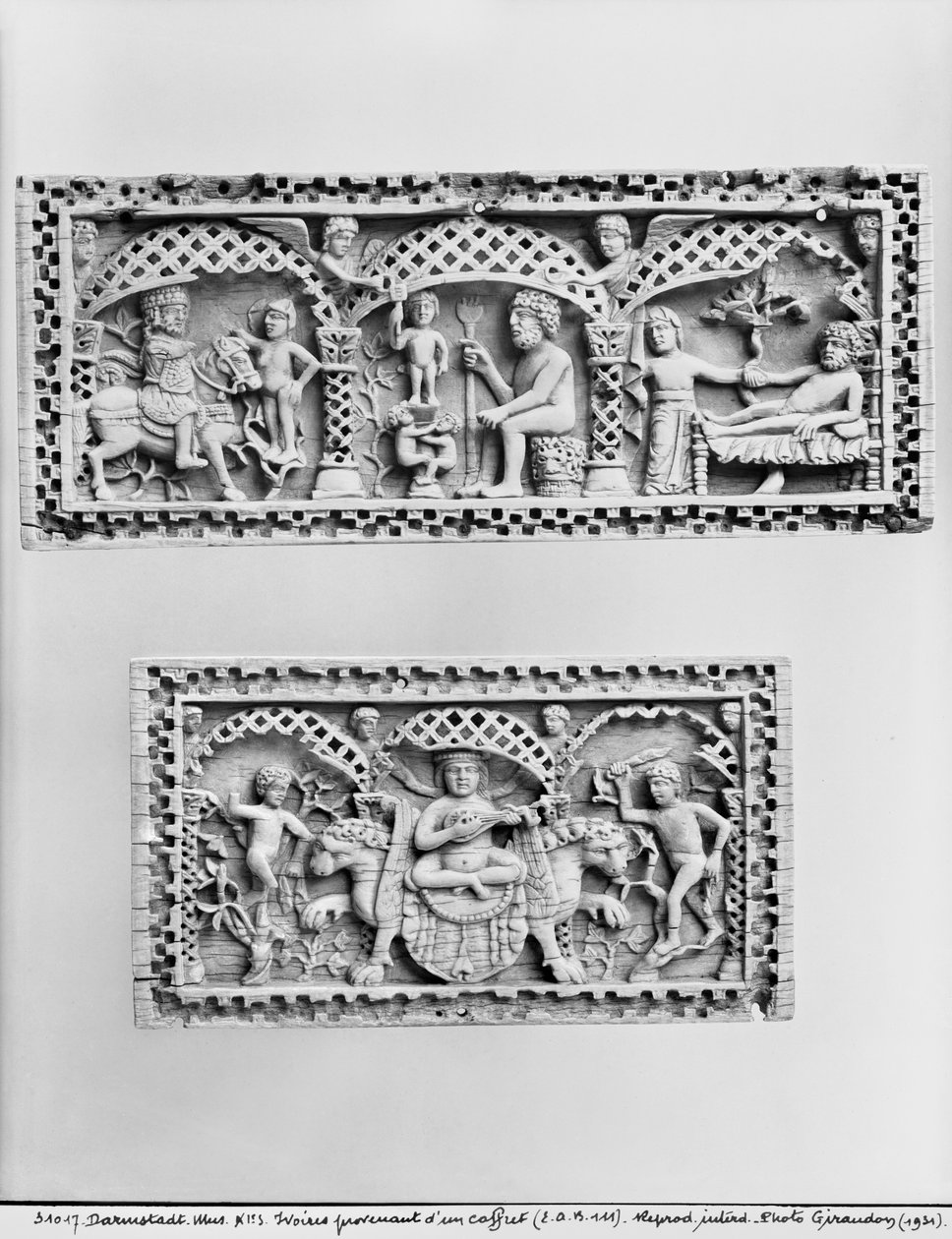 Twee plaquettes van een kist door Byzantine