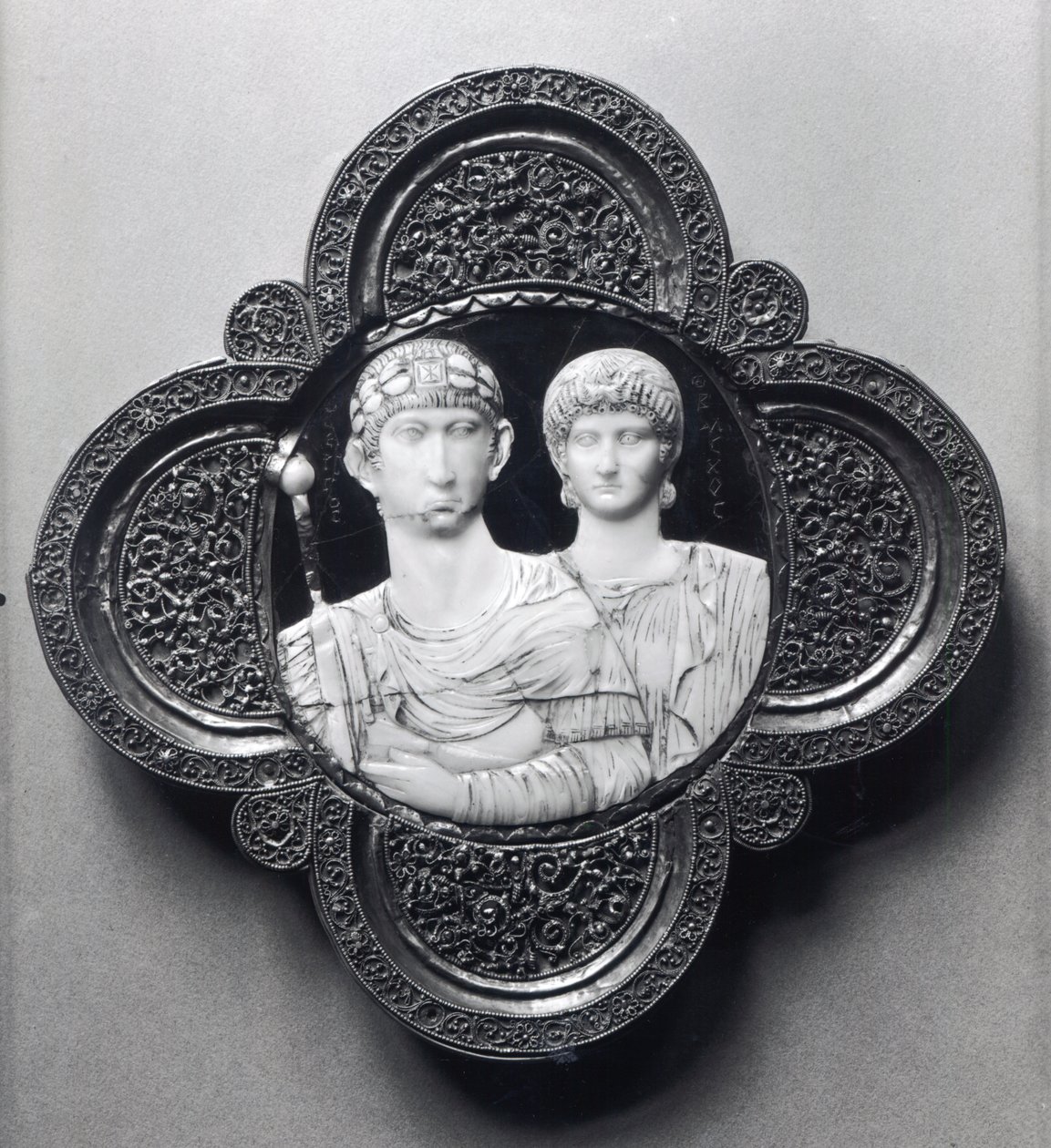 Camee met keizer Honorius (395-423) en zijn vrouw, Maria door Byzantine