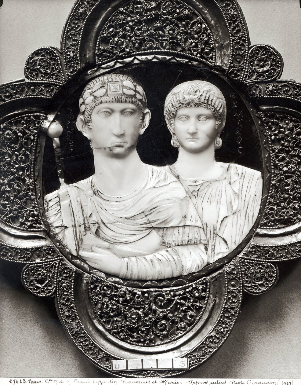 Camee met keizer Honorius (395-423) en zijn vrouw, Maria (ivoor en metaal) door Byzantine