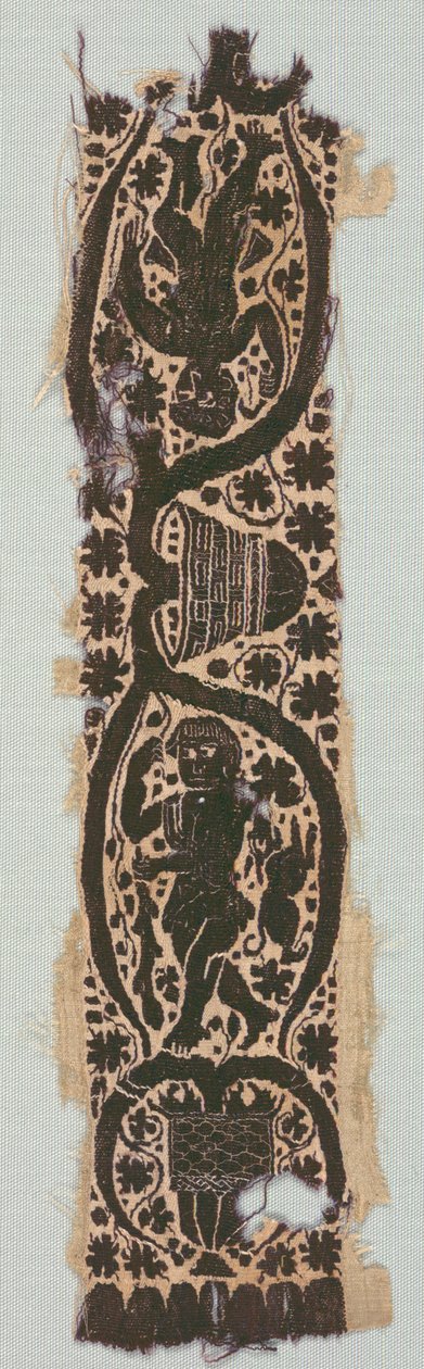 Zeldzaam zijden tuniekfragment met decoratieve mouwband, 400s-500s (platbinding, zijde, tapijtweefsel met aanvullende inslagwikkeling, ongeverfd linnen, geverfde wol, zijde) door Byzantine Period Egyptian
