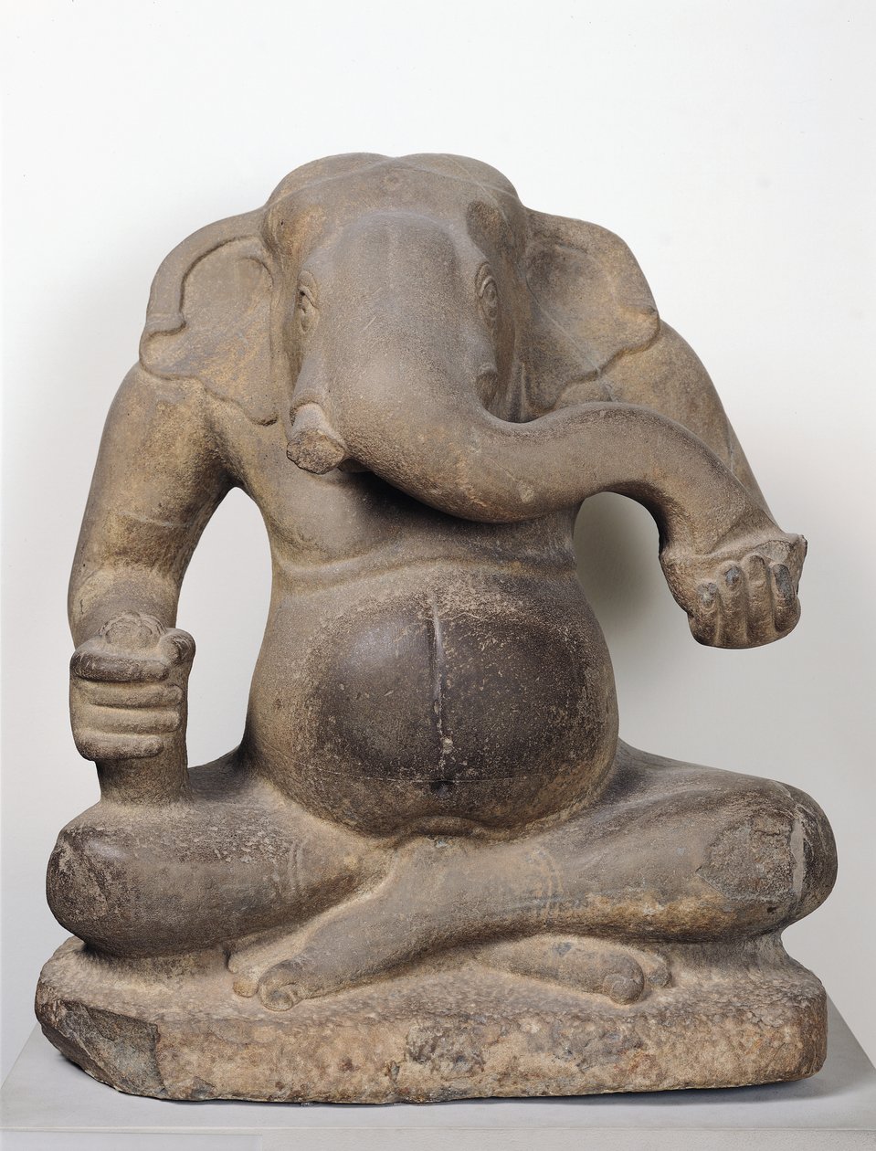 Ganesh, uit Tuol Pheak Kin, Kandal Provincie, 7e-8e eeuw (zandsteen) door Cambodian School
