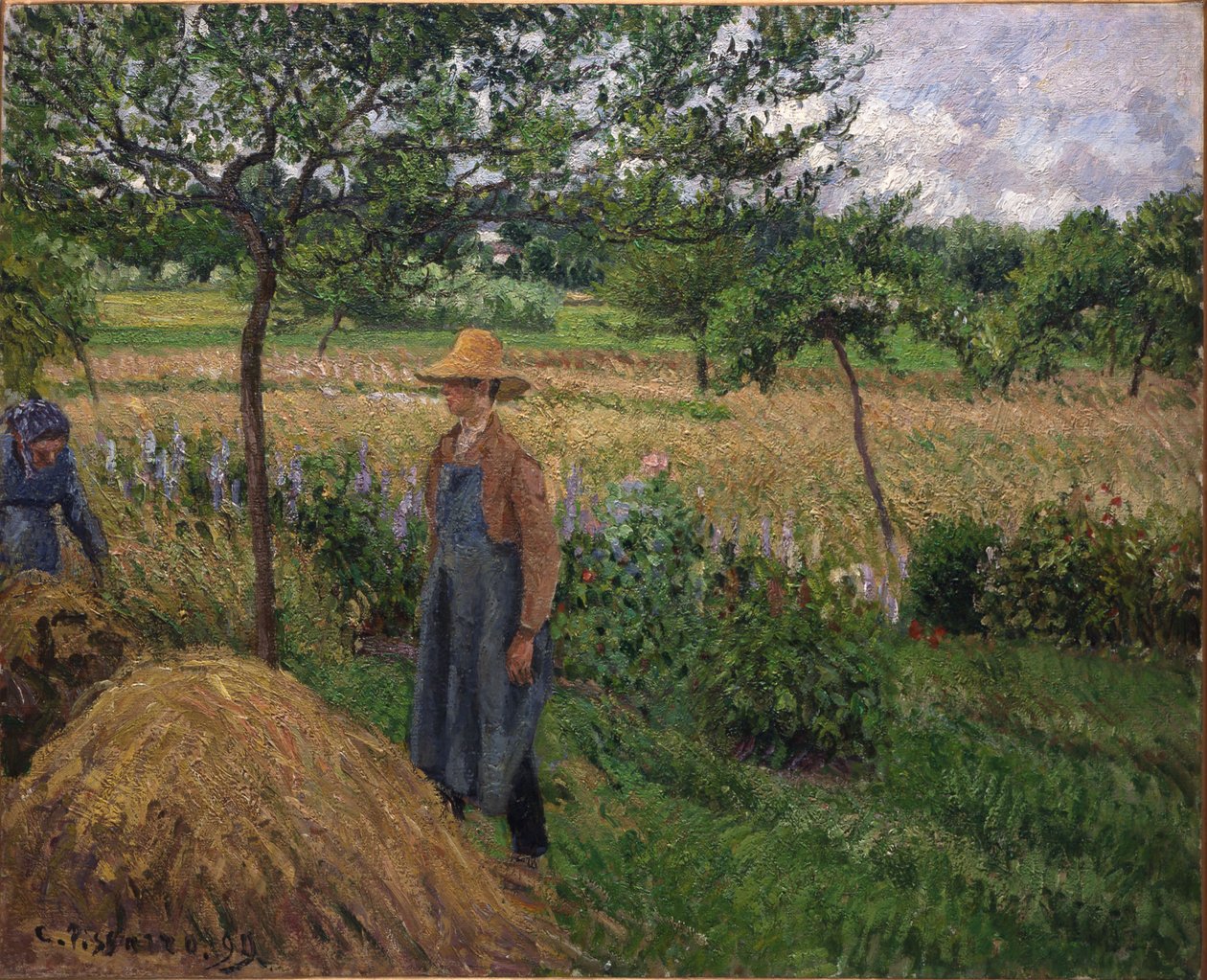 Tuinman bij een hooiberg, bewolkte lucht, Éragny door Camille Pissarro