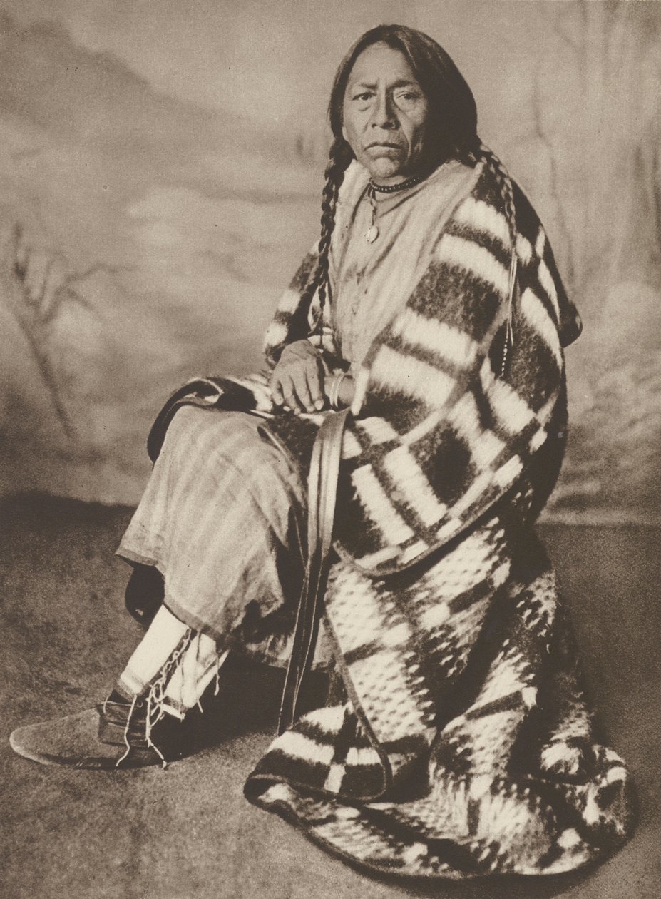 Canada: Vrouw van opperhoofd "Crowfoot", Cree-indiaan, Maple Creek, Saskatchewan (z/w foto) door Canadian Photographer
