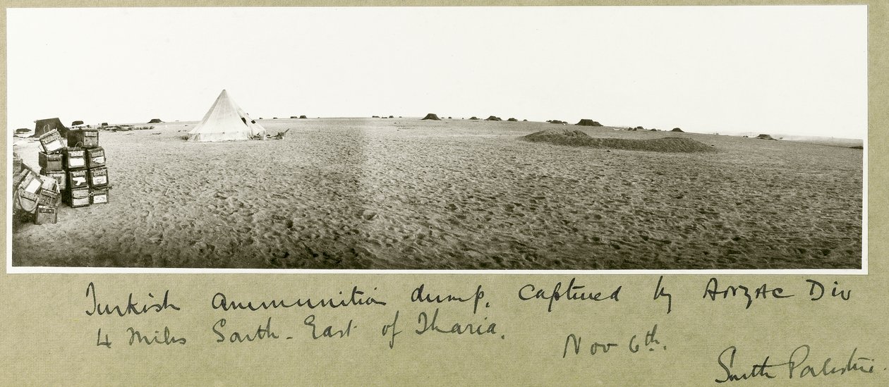 Turkse munitiedepot, veroverd door ANZAC-divisie, 4 mijl ten zuidoosten van Tharia, 6 november 1917 door Capt. Arthur Rhodes