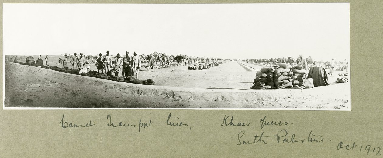 Kameeltransportlijnen, Khan Yunis, oktober 1917 door Capt. Arthur Rhodes