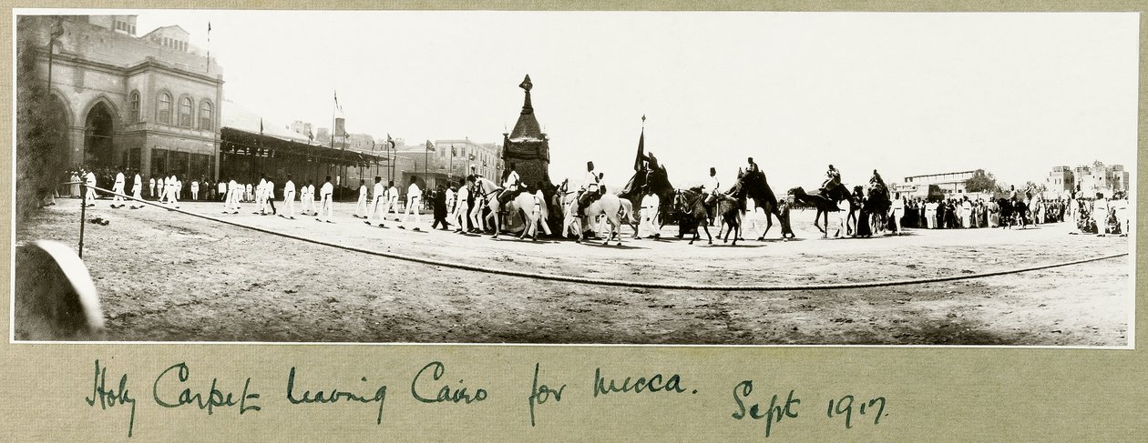 Heilig tapijt verlaat Caïro naar Mekka, september 1917 door Capt. Arthur Rhodes
