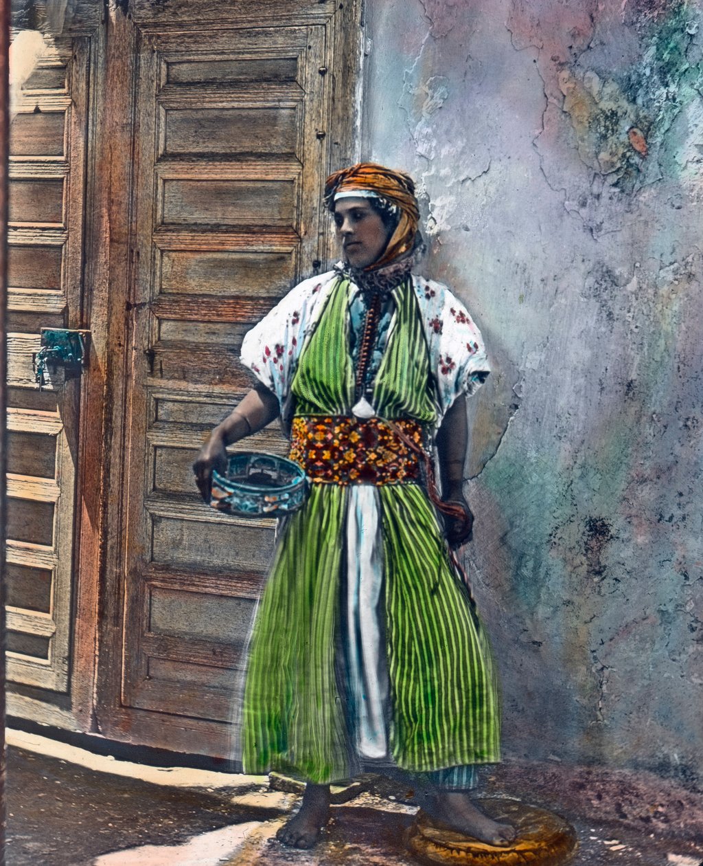 Marokko, Kabyle meisje van de Berberse etnische groep, circa 1910 door Carl Simon