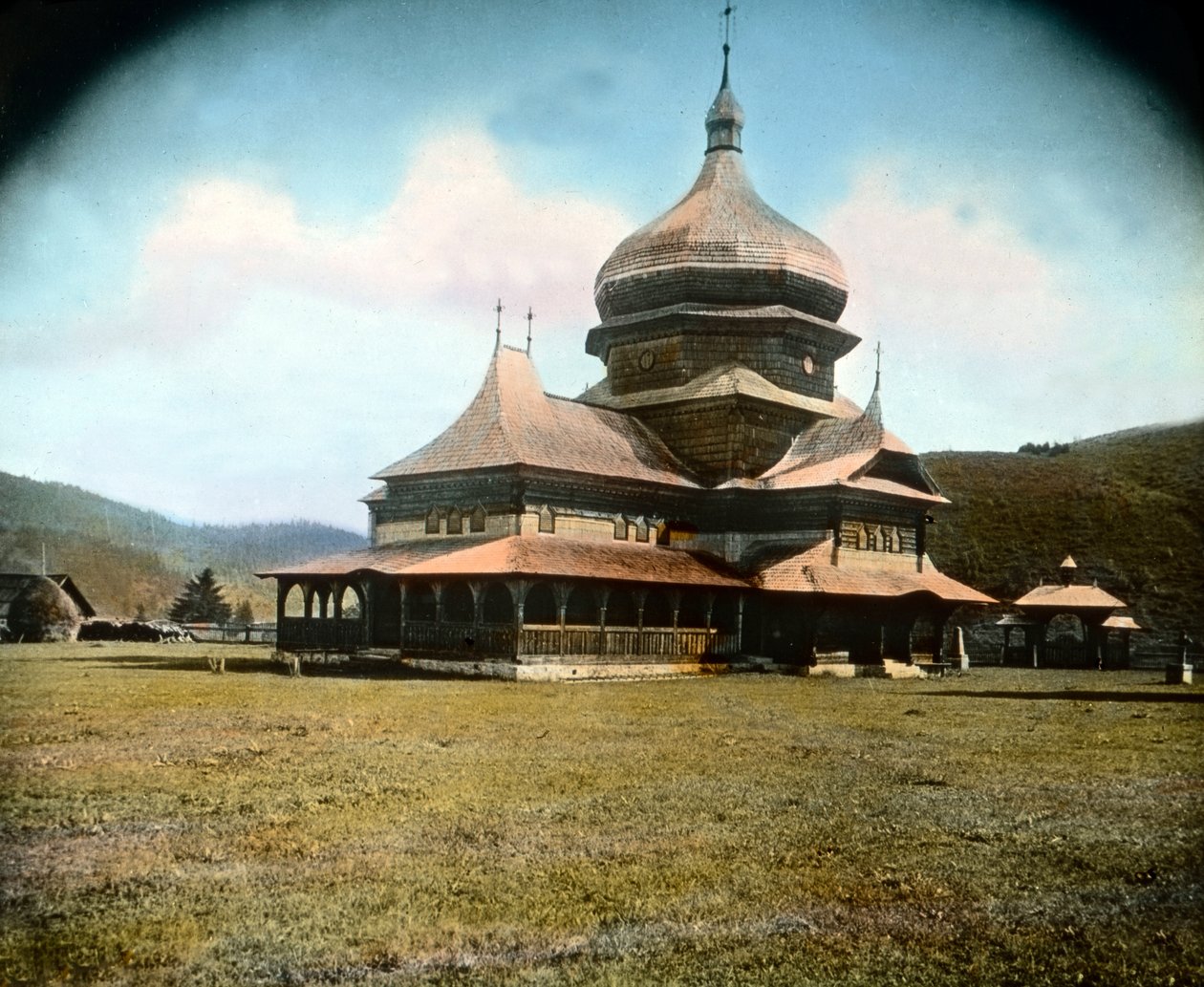 Roemenië, een Grieks-verenigde kerk in de Bukovina regio, circa 1920 door Carl Simon