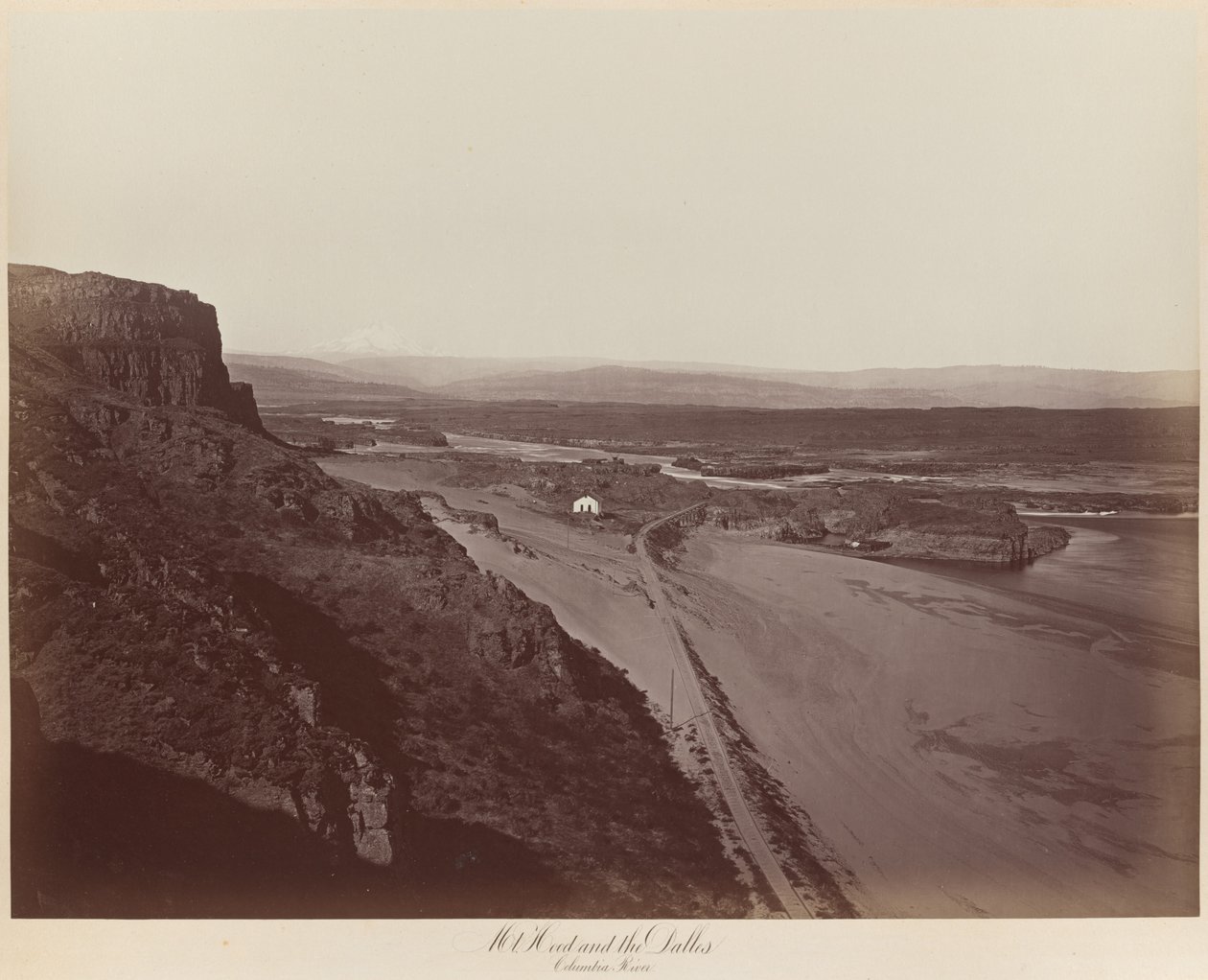 Mt. Hood en de Dalles, Columbia River door Carleton E. Watkins
