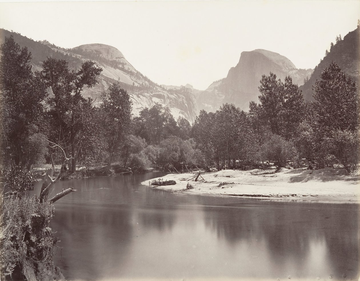 Noord- en Zuidkoepel, Yosemite door Carleton E. Watkins.