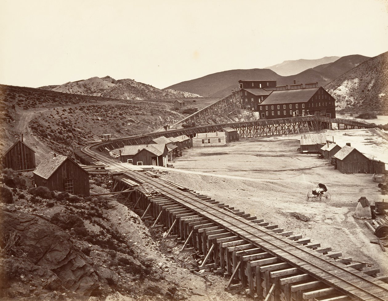 Eureka Quartz Mill en Flume, Nevada, 1875, gedrukt ca. 1876 door Carleton Emmons Watkins