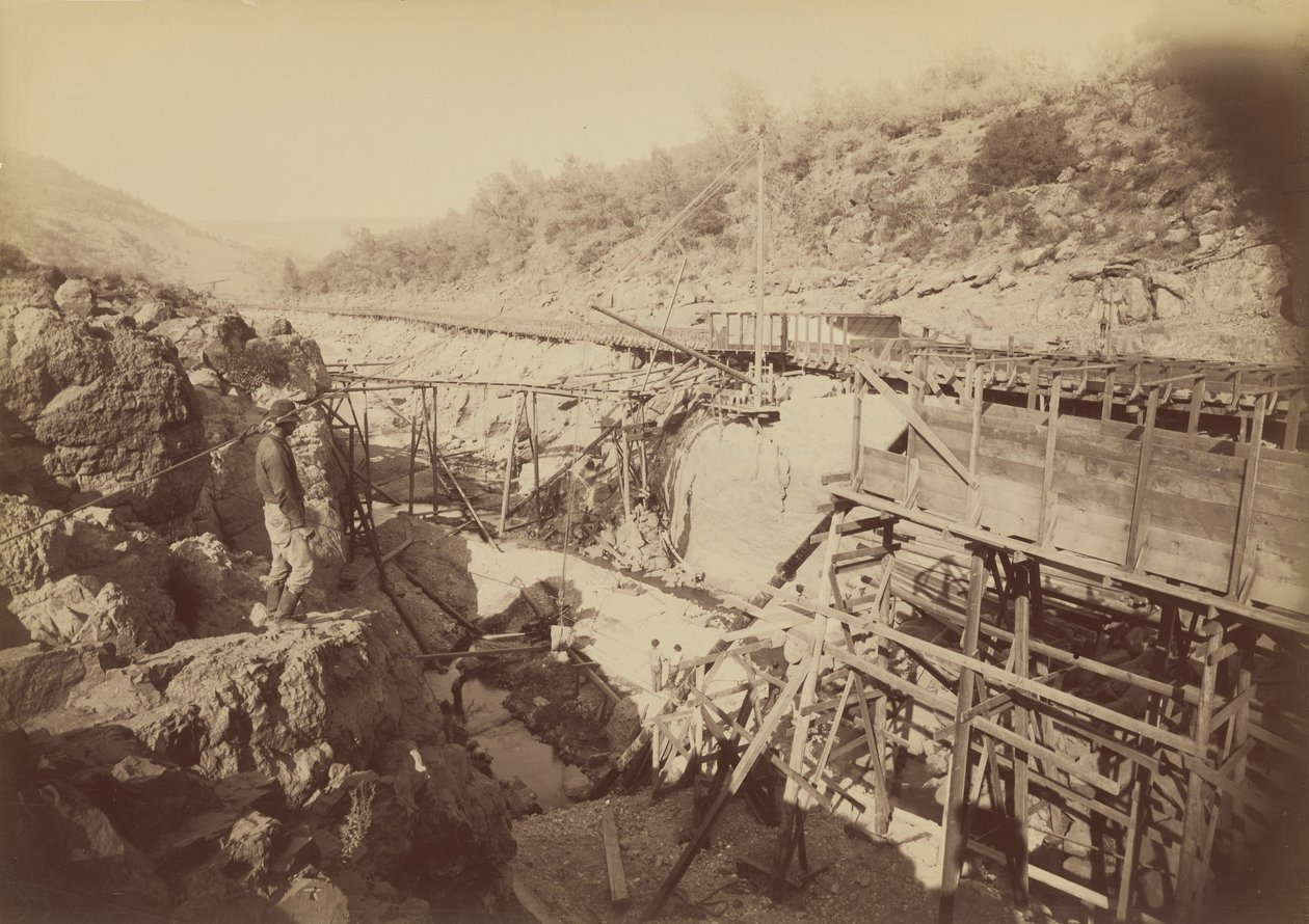 De lift in, Golden Feather, Oroville,1891 (foto) door Carleton Emmons Watkins