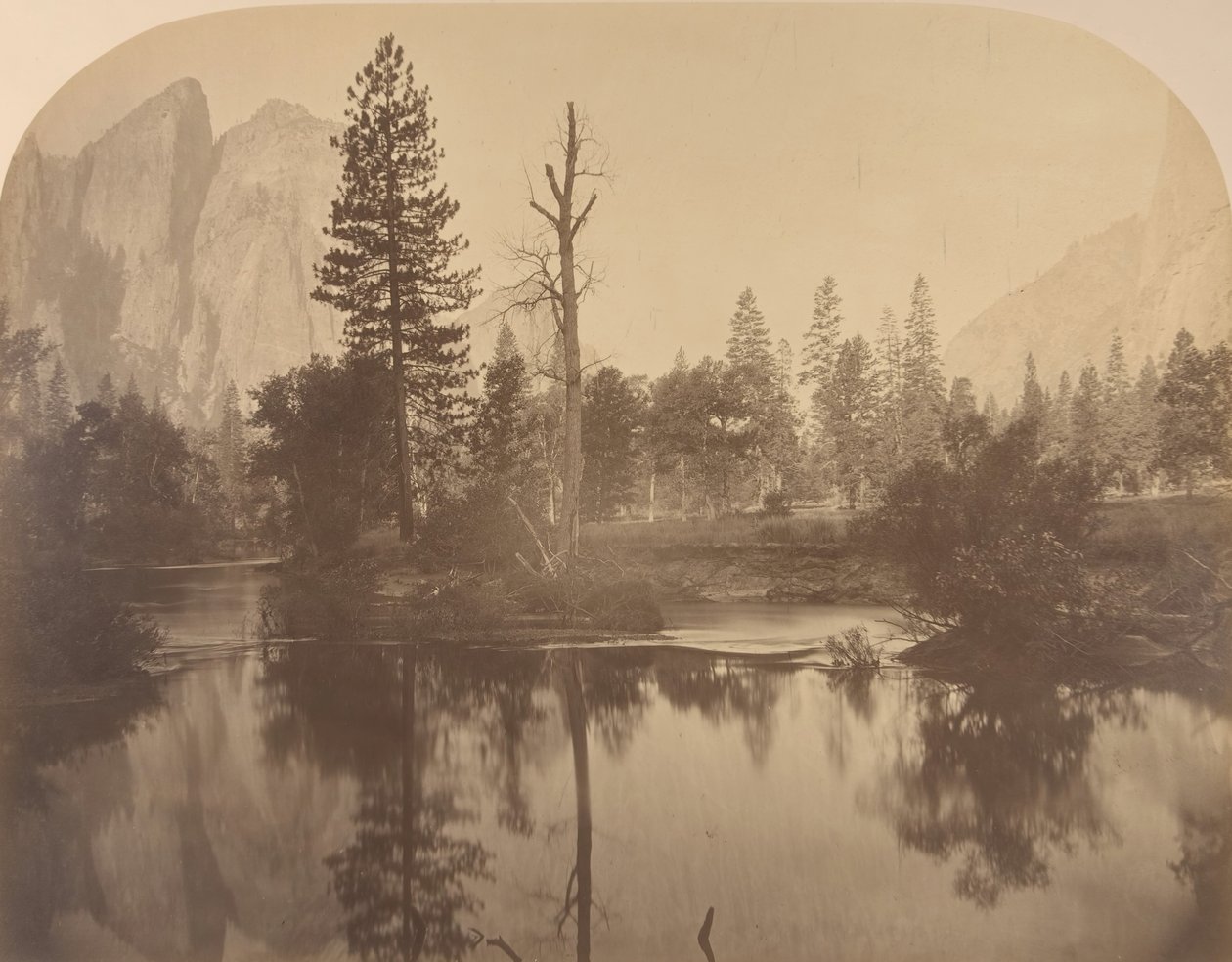 Riviergezicht naar de Vallei, Kathedraalrots aan de Linkerkant, 1861 door Carleton Emmons Watkins