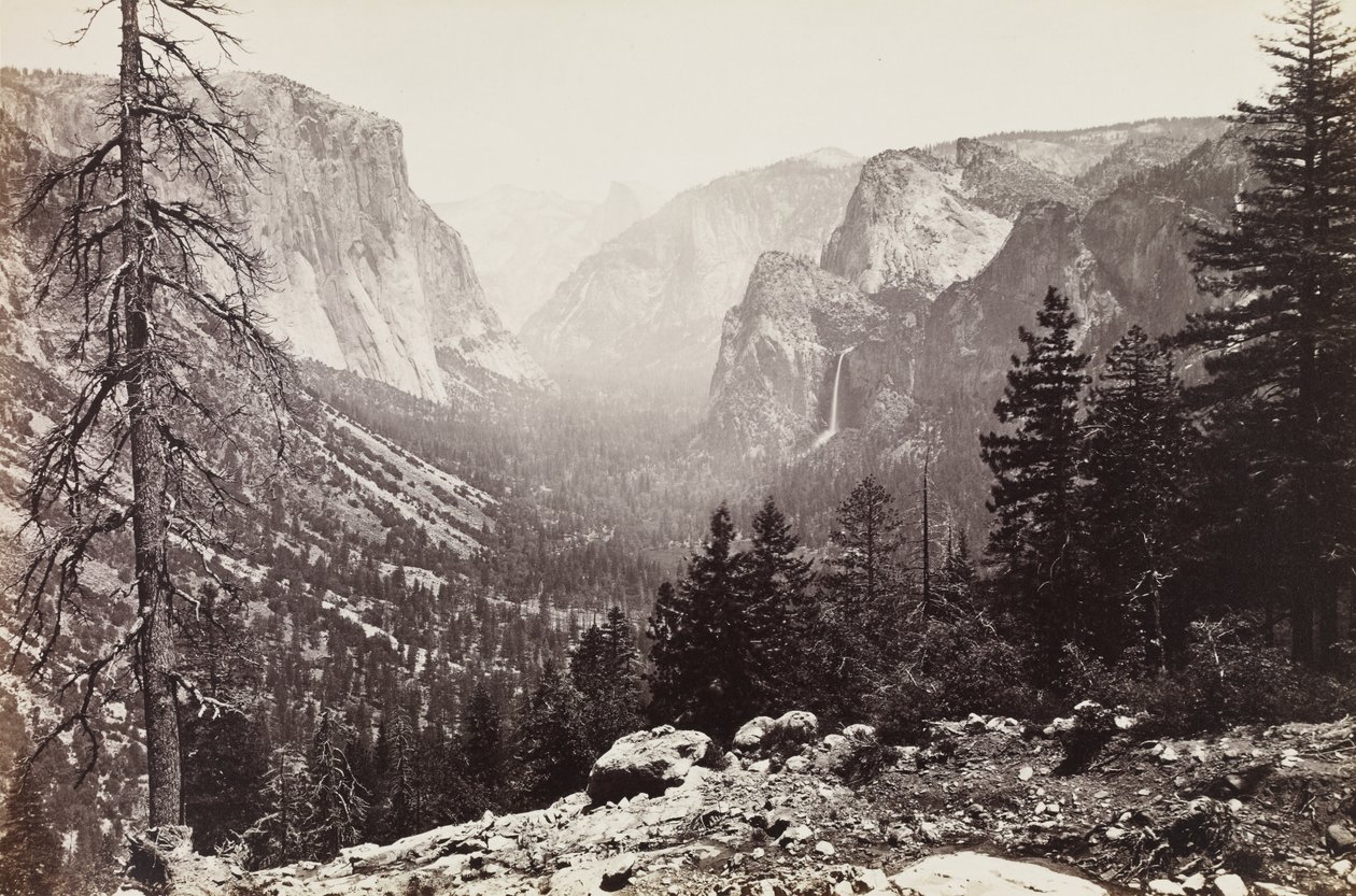 De Yosemite Valley, vanaf Inspiration Point,
Mariposa Trail, c.1861 (Albuminedruk) door Carleton Emmons Watkins