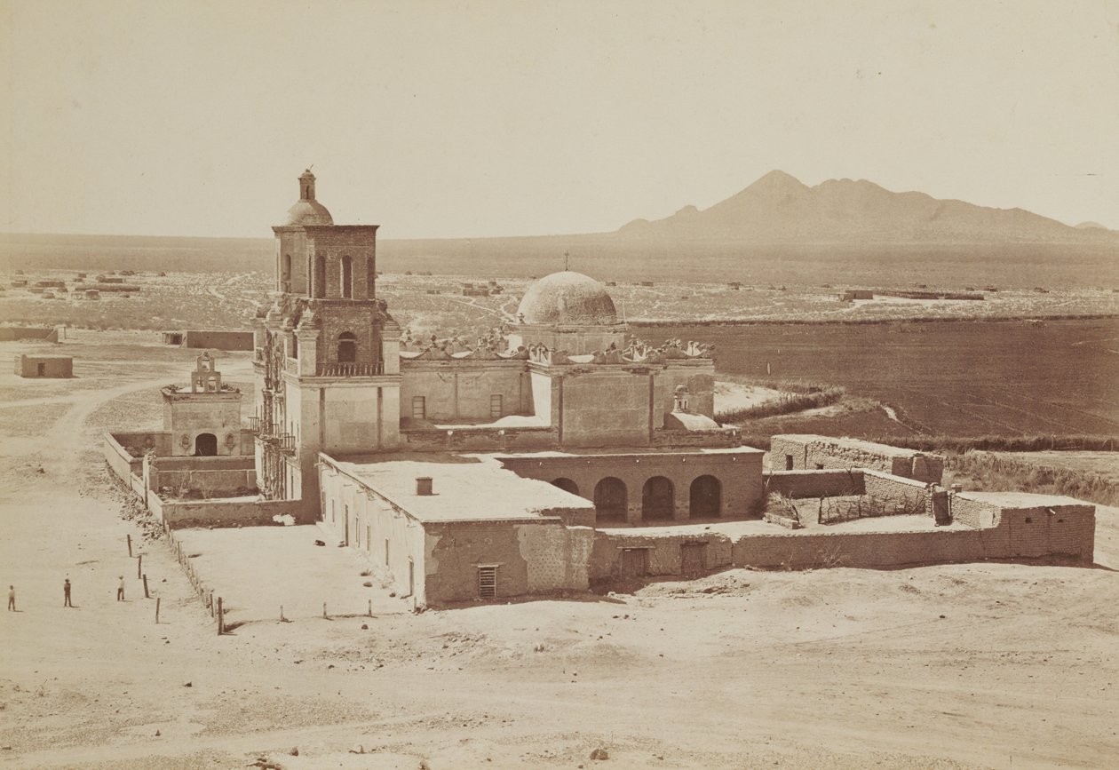 Algemeen gezicht op de missie van San Xavier, Arizona door Carleton Watkins