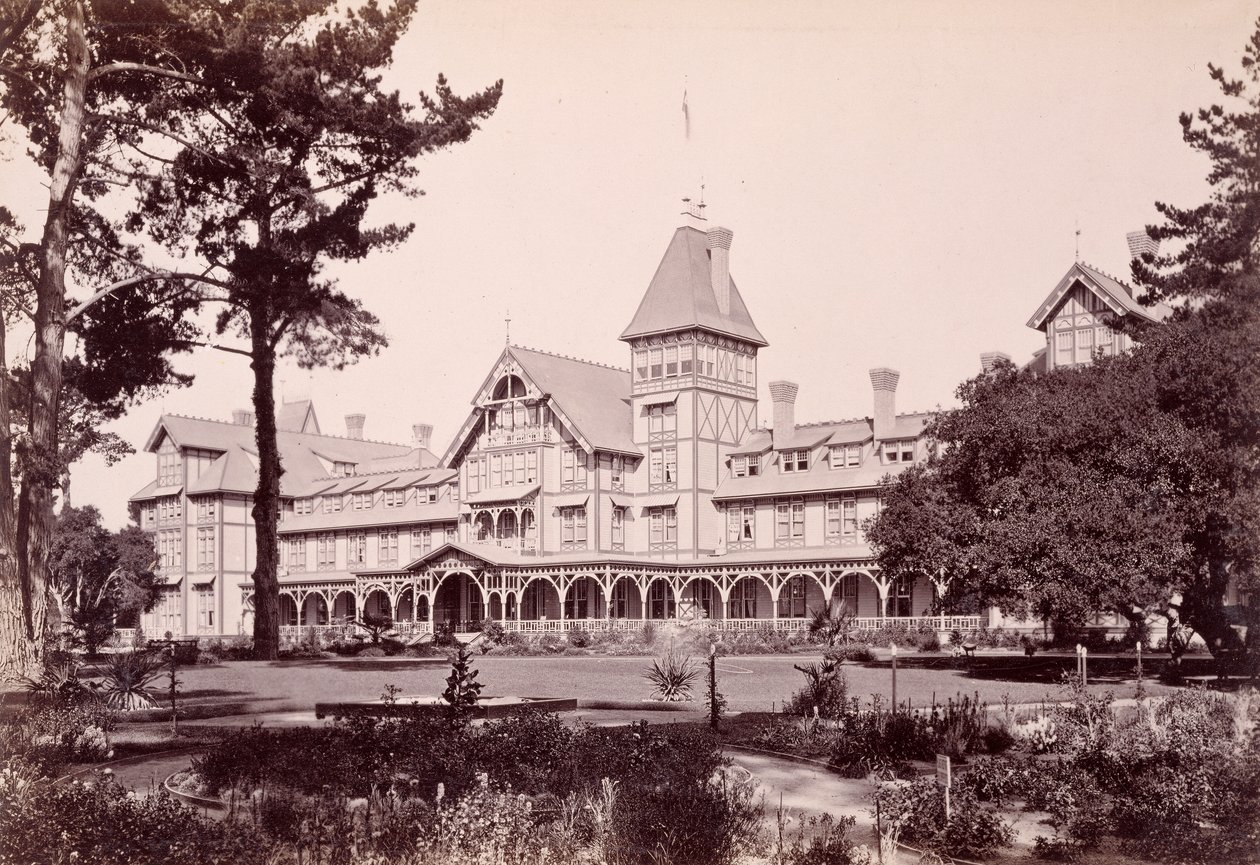 Hotel Del Monte, Monterey door Carleton Watkins
