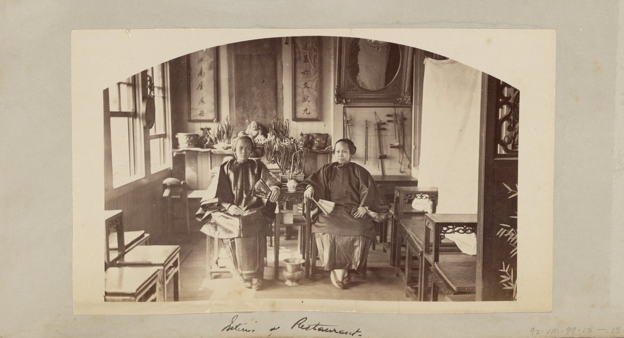 Interieur van een restaurant [Chinatown, San Francisco] door Carleton Watkins
