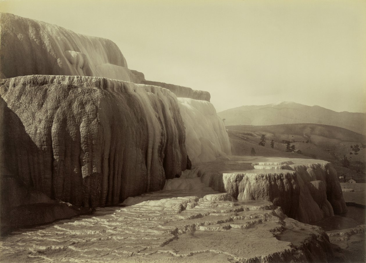 [Minerva-terrassen, Nationaal Park Mammoth Hot Springs] door Carleton Watkins