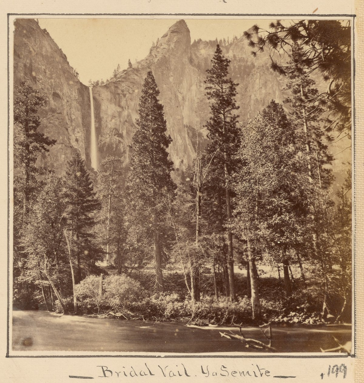Pohono, of de Bruidssluier, 900 voet door Carleton Watkins