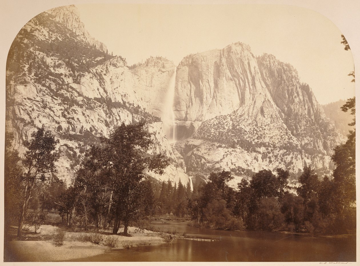 Gezicht op de rivier, Yosemitewatervallen. 2477 ft. door Carleton Watkins