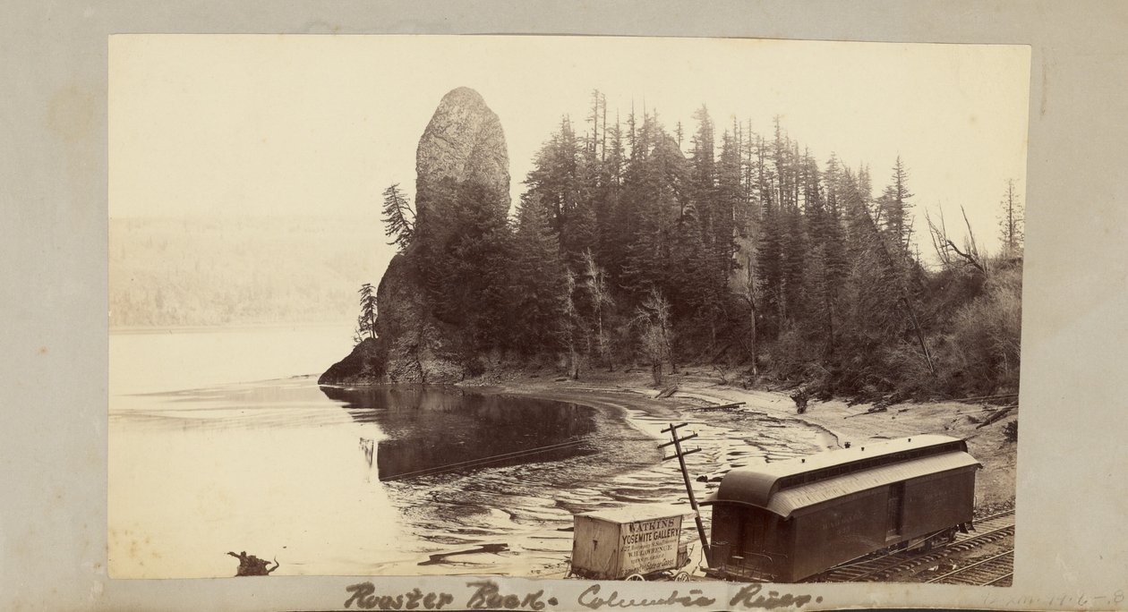 Rooster Rock, Columbia River door Carleton Watkins