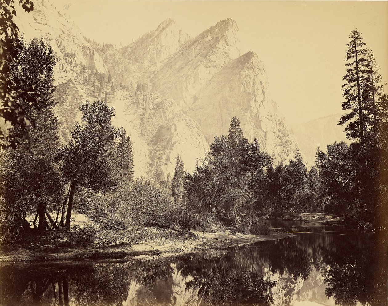 [Drie Broers, 4480 voet] door Carleton Watkins