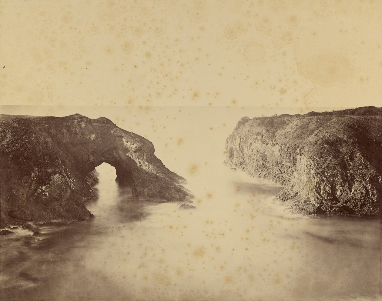 [Gezicht op de Pacifische kust, Mendocino] door Carleton Watkins