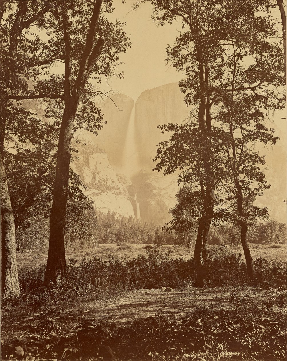 [Yosemite-watervallen van onderaf] door Carleton Watkins