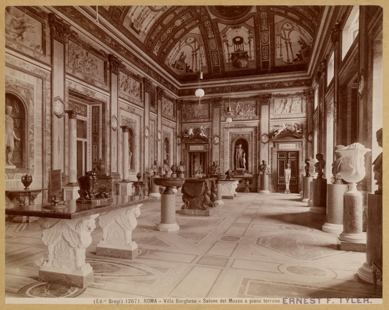 Rome - Villa Borghese - Museumzaal op de begane grond door Carlo Brogi