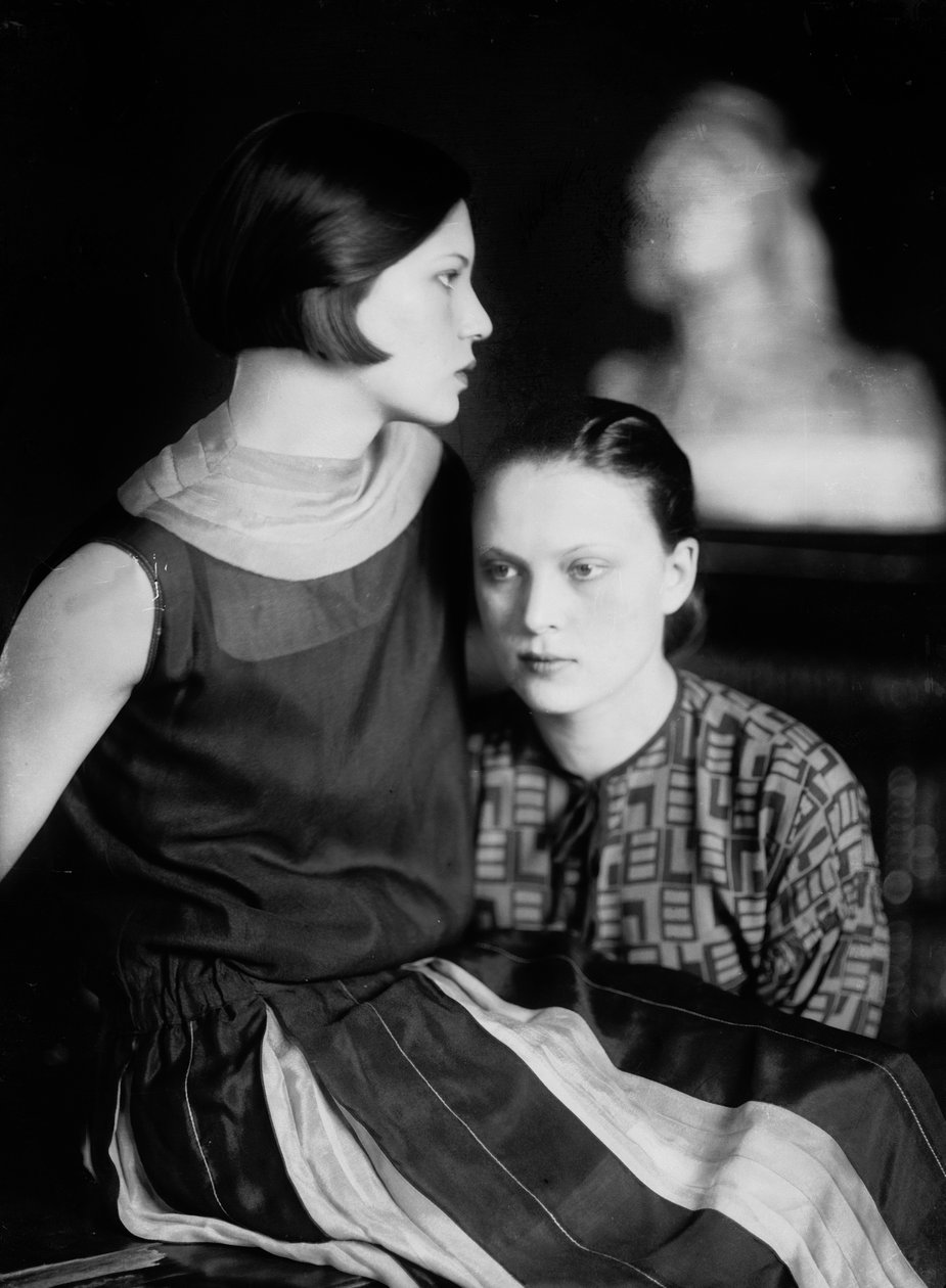 Portret van Wanda en Marion Wulz, Triëst, c.1920 door Carlo Wulz