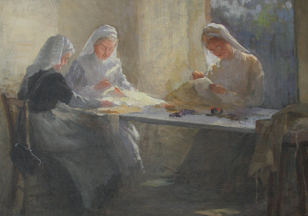 Kensington War Hospital Supply Depot (Kensington Square), Drie verpleegsters zittend aan een tafel en naaien, circa 1916 door Catherine Ouless