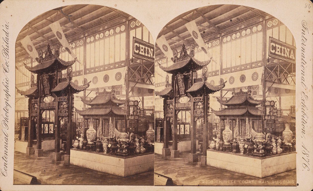 Uitzicht op het Chinese Hof, Hoofdgebouw, Centennial Exhibition, Philadelphia door Centennial Photographic Co.