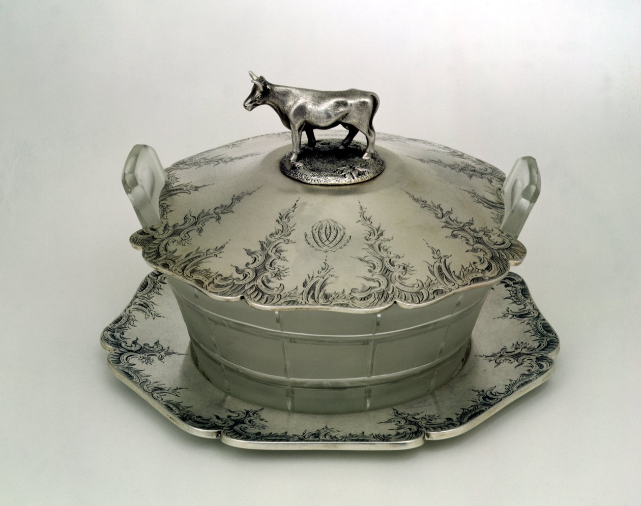 Botervloot met een bevroren glazen basis door Charles and George Fox