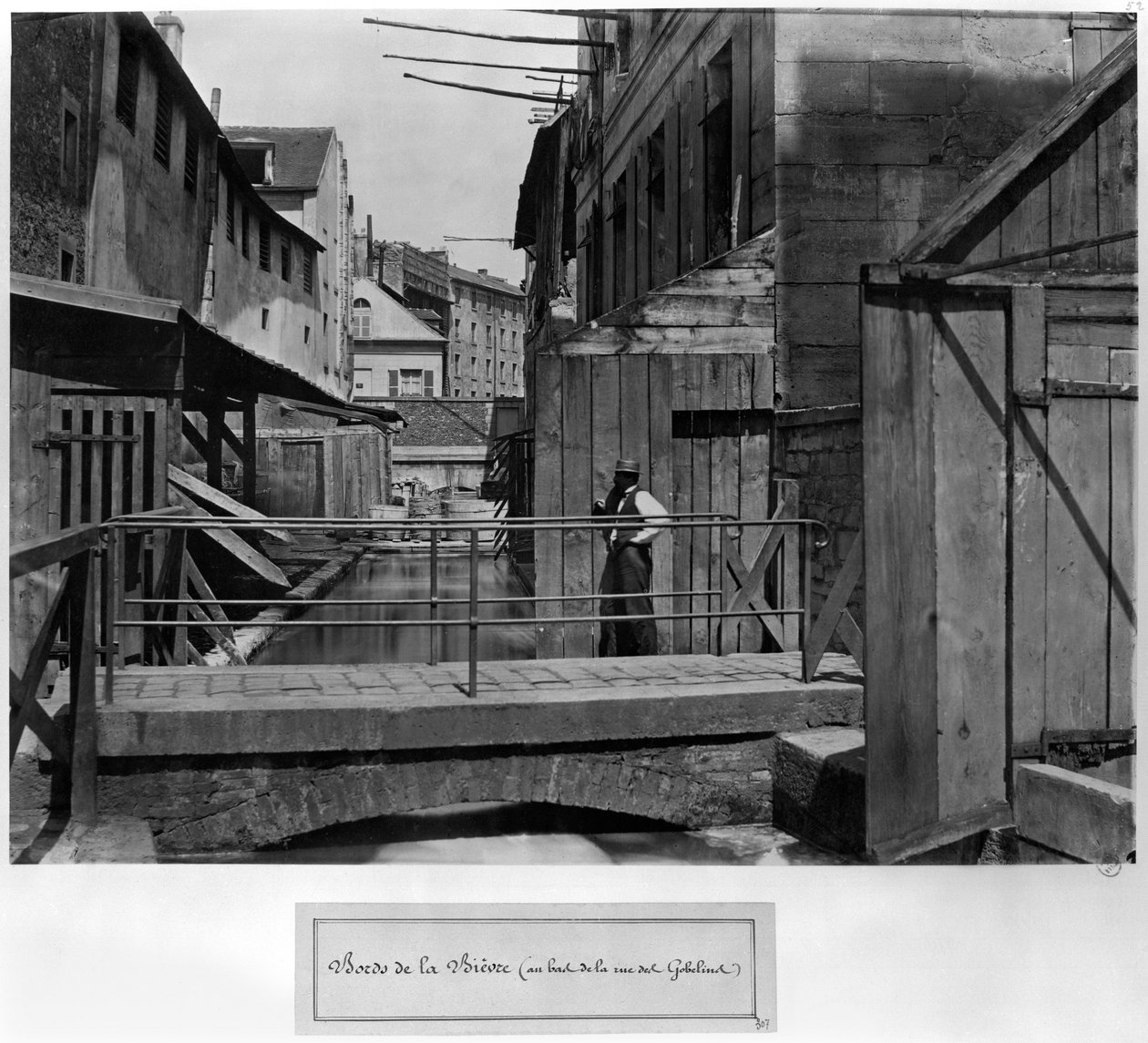 Oevers van de Bievre, onderaan de rue des Gobelins, Parijs door Charles Marville