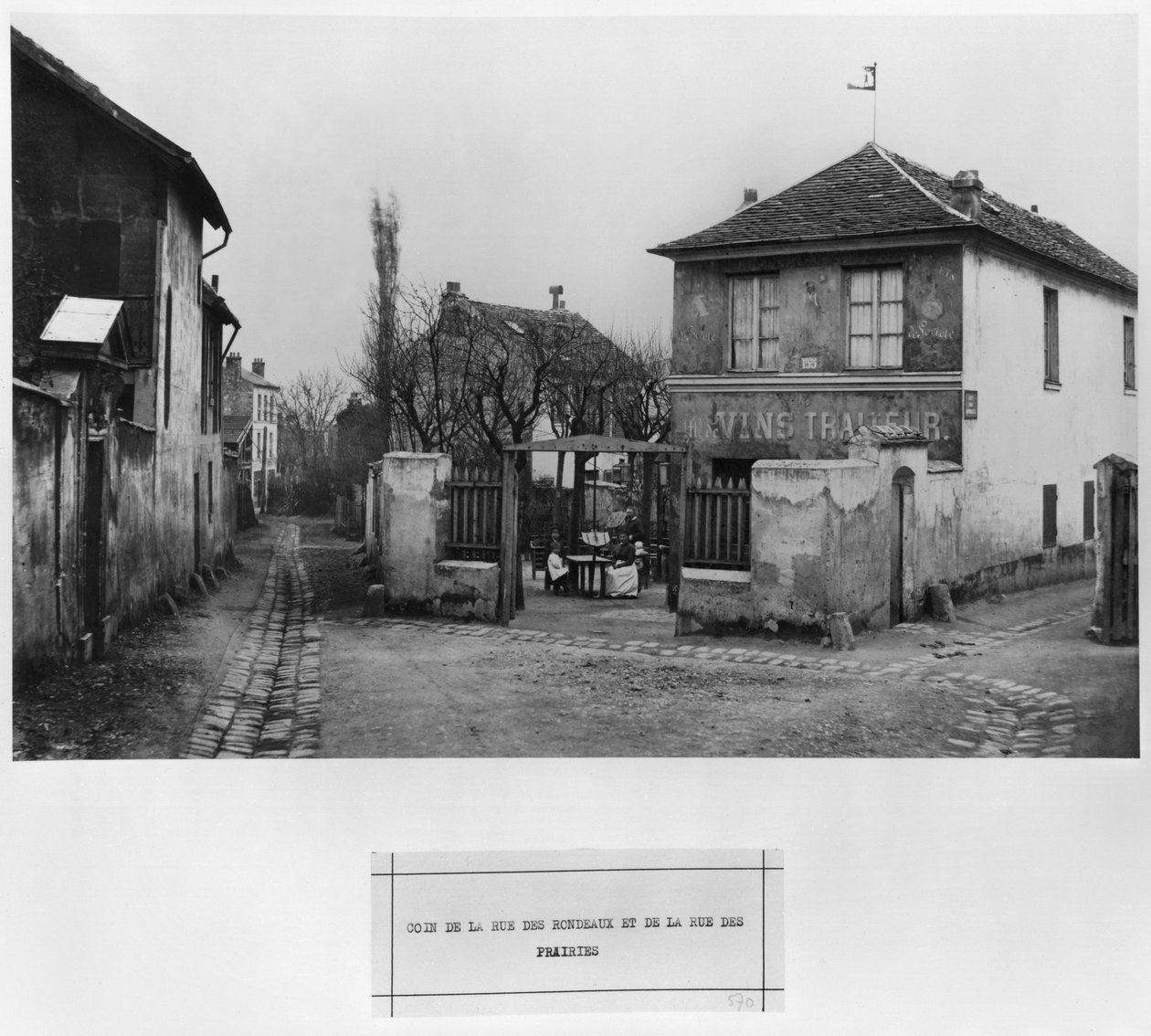Hoek van rue des Rondeaux en rue des Prairies, Parijs, 1858-78 door Charles Marville