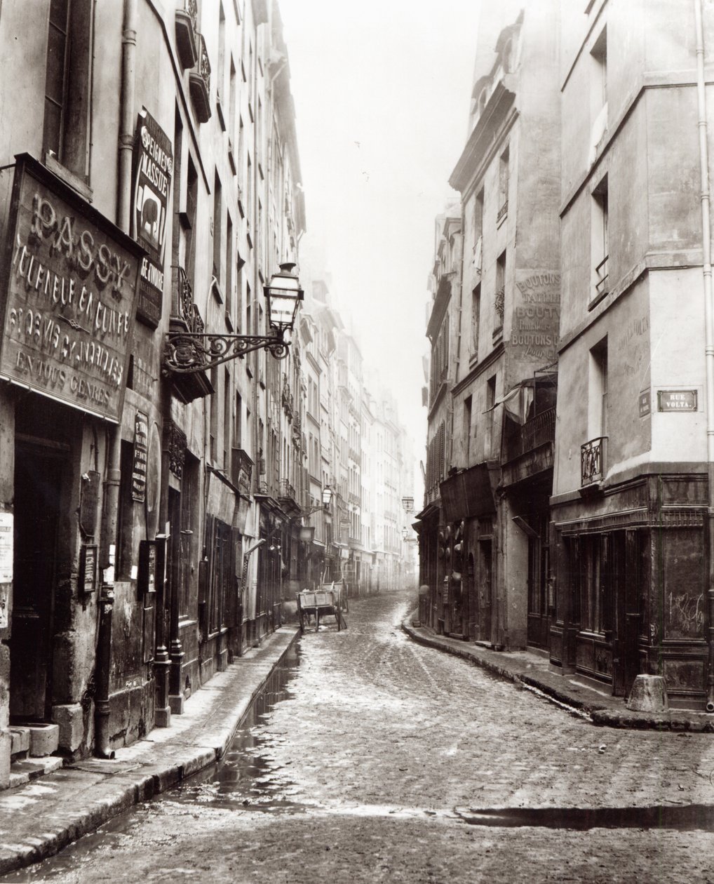 Rue Aumaire, vanaf de Rue Volta, Parijs, 1858-78 door Charles Marville