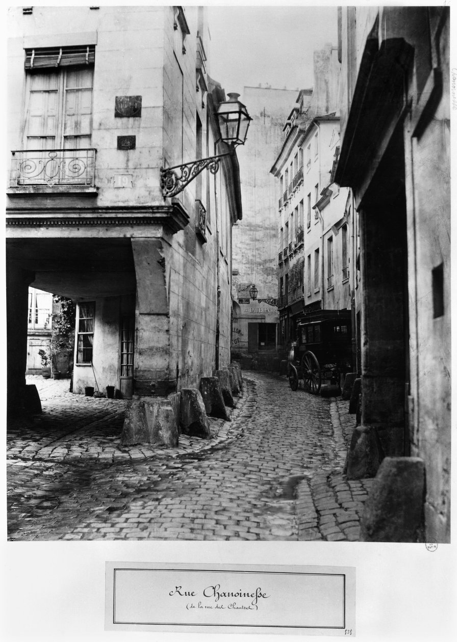 Rue Chanoinesse, vanaf rue des Chantres, Parijs, 1858-78 door Charles Marville
