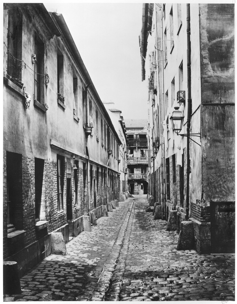 Rue du Fer-a-Moulin, Parijs, 1858-78 door Charles Marville