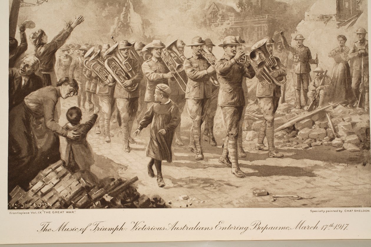 De Muziek van Triomf: Overwinnende Australiërs Betreden Bapaume, 17 maart 1917 door Charles Mills Sheldon