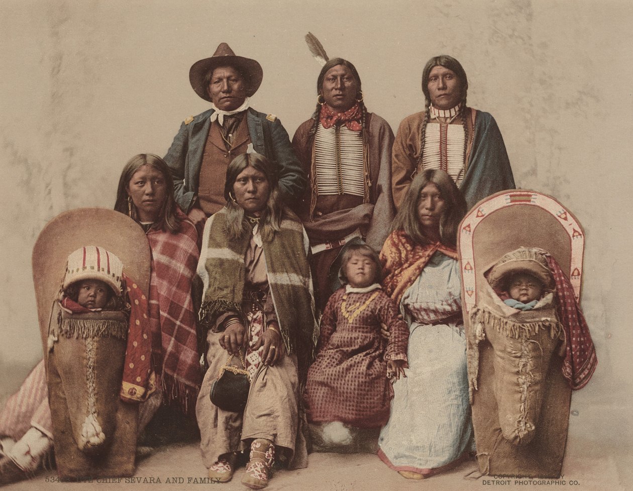 Ute opperhoofd Severo en familie, ca. 1885, gepubliceerd 1899 (foto) door Charles A. Nast