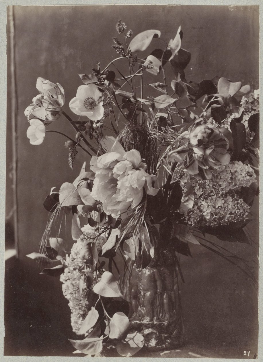 Bloemstudie met geornamenteerde vaas door Charles Aubry (manner of)