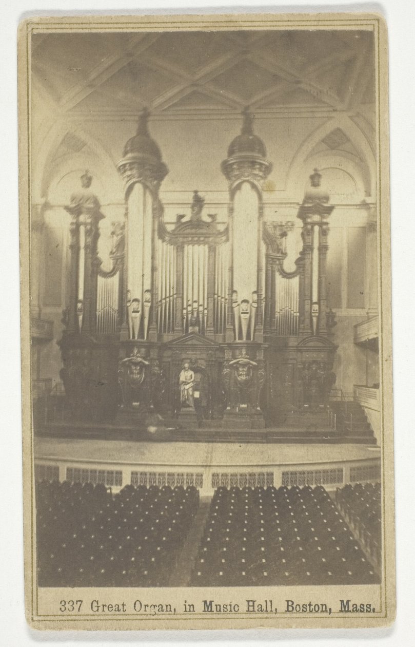 337 Groot orgel, in Music Hall, Boston, Massachusetts door Charles Bierstadt