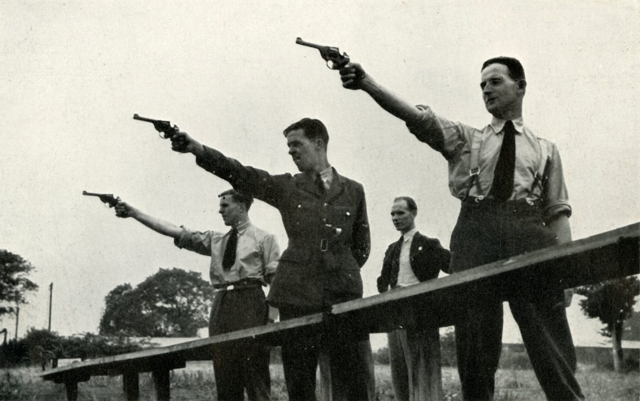 Revolvertraining op de Elementary Flying Training School, 1941 door Charles Brown