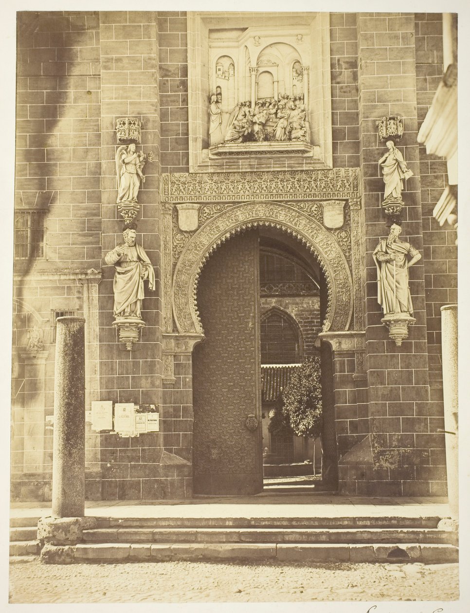 Puerta del Perdon, Kathedraal Sevilla door Charles Clifford