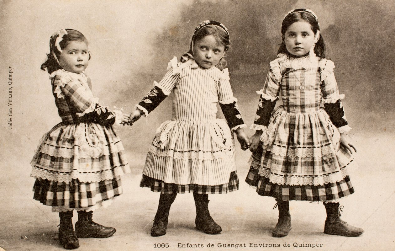 Oude ansichtkaart Kinderen van Guengat Finistere Bretagne Frankrijk door Augustus Kollner