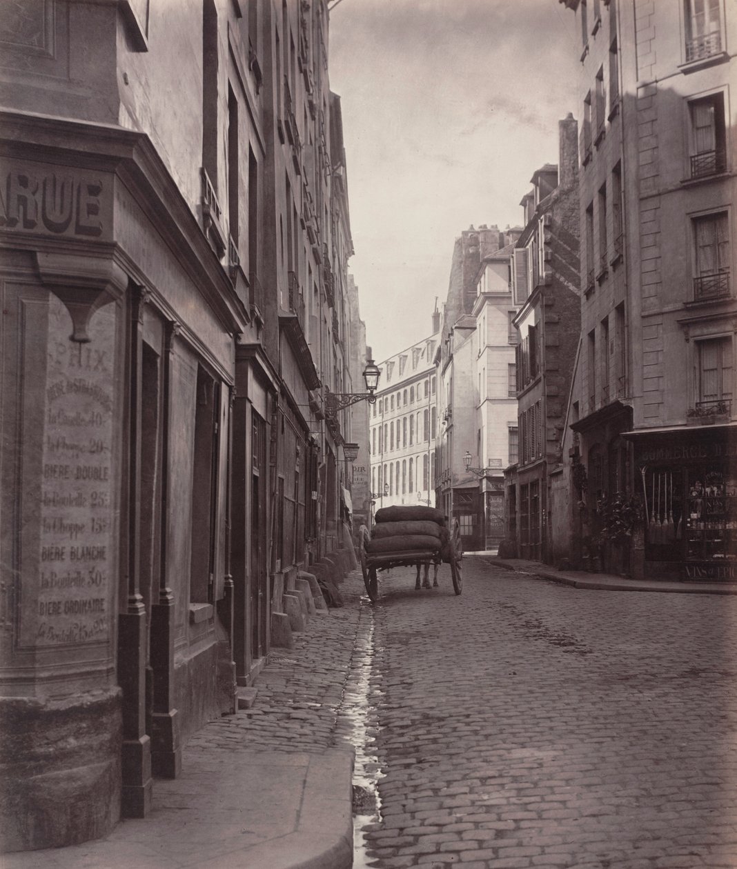 Rue de la Bucherie, du cul de sac Saint-Ambroise (vijfde arrondissement),1866-1868 (foto) door Charles Marville